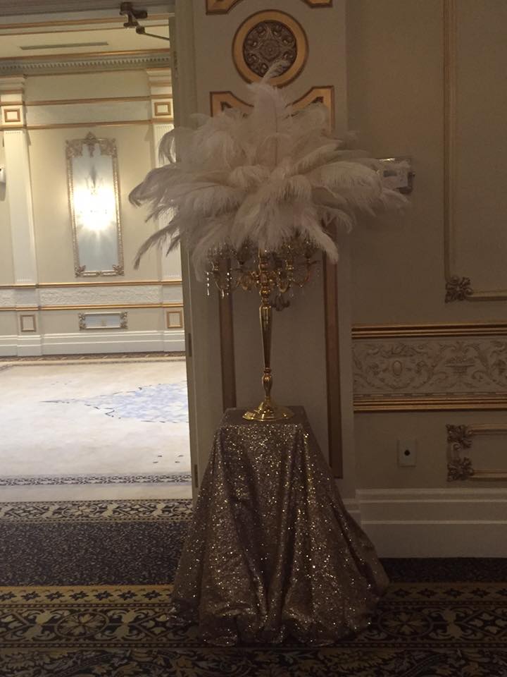 10372787_921379441315875_6089173157606527797_n White Ostrich Feather Make weddings look more glamorous